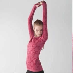 NWT lululemon Swiftly Tech L/S crew snake Pink/Cranberry thumbholes Sz 10